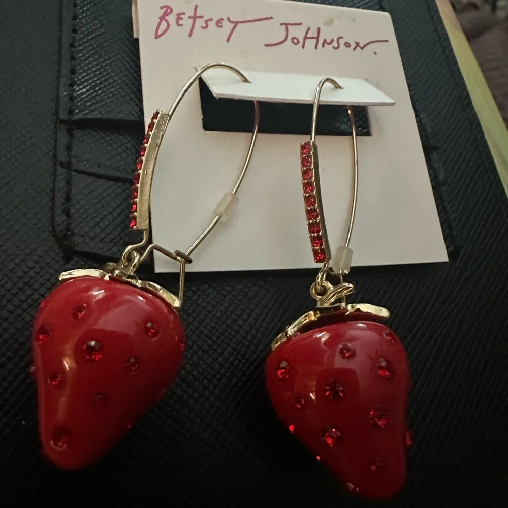 Betsey Johnson Baby Cakes Red Strawberry Resin Earrings NWT - Picture 3 of 10